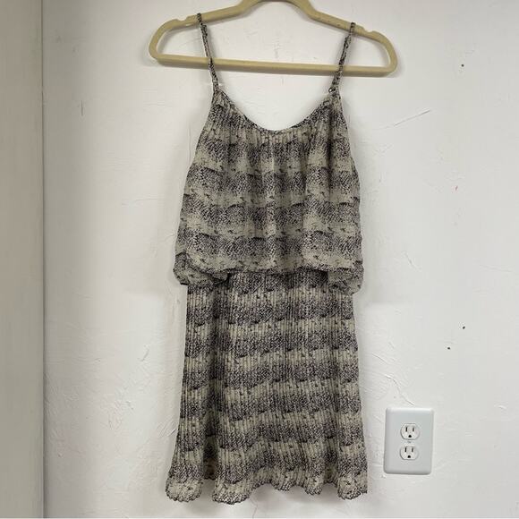 Parker Grey Pleated Tiered Mini Dress XS Spaghetti Straps Snake Print Womens Y2K - Picture 1 of 10